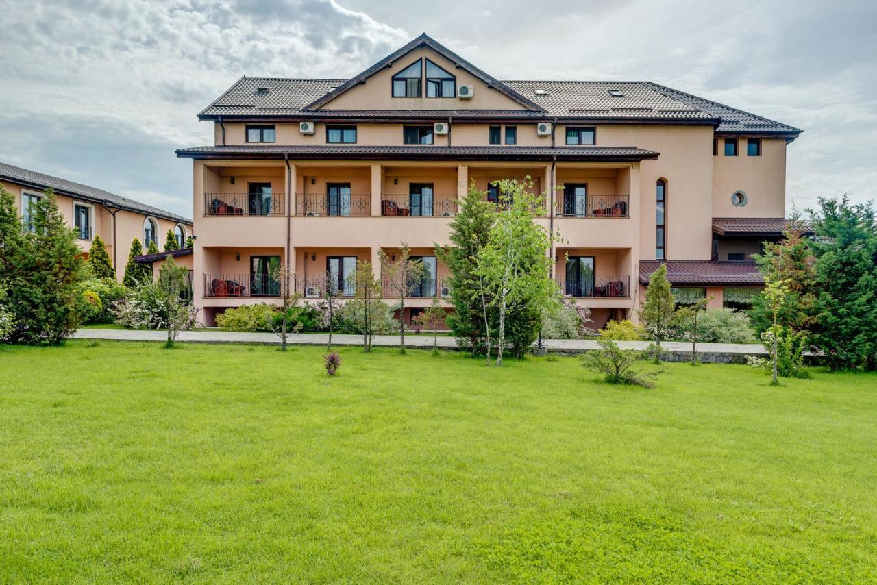 Club Insieme Grand Resort Potlogi Exteriör bild