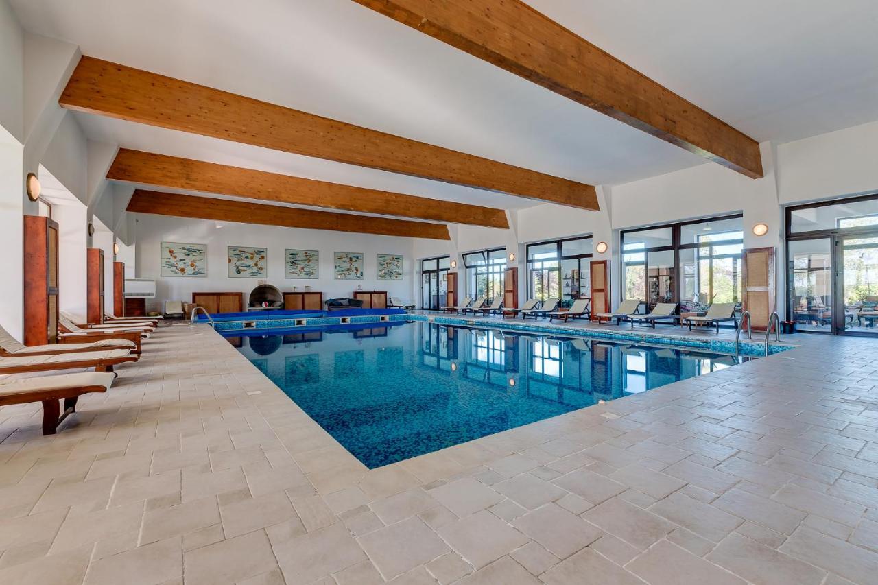 Club Insieme Grand Resort Potlogi Exteriör bild