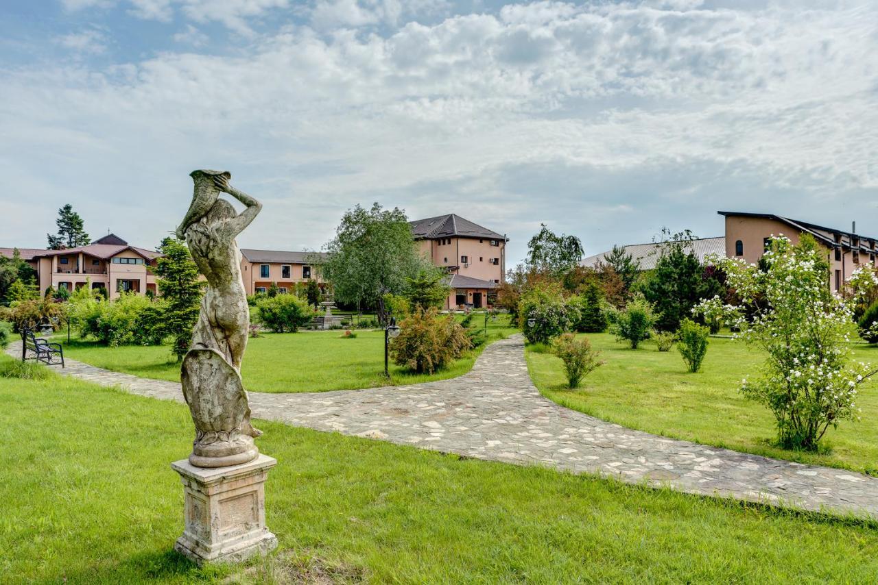 Club Insieme Grand Resort Potlogi Exteriör bild
