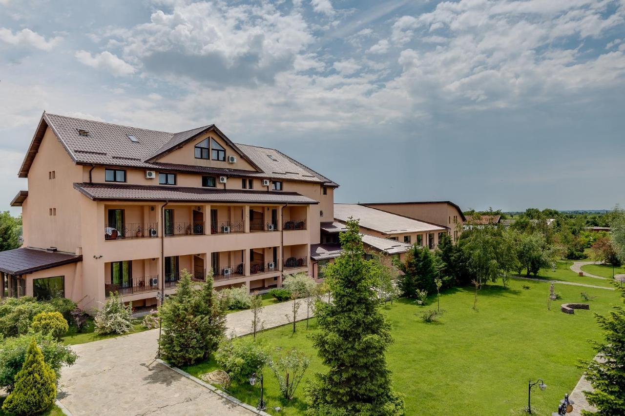 Club Insieme Grand Resort Potlogi Exteriör bild