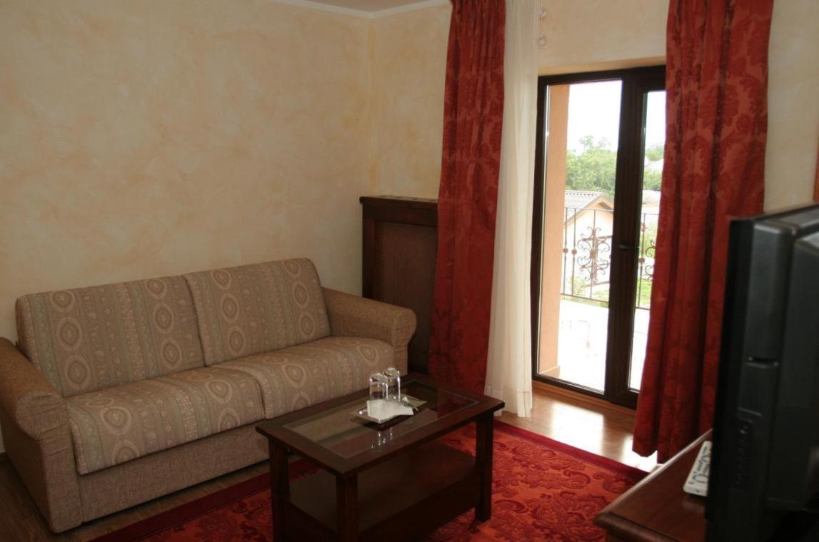 Club Insieme Grand Resort Potlogi Rum bild