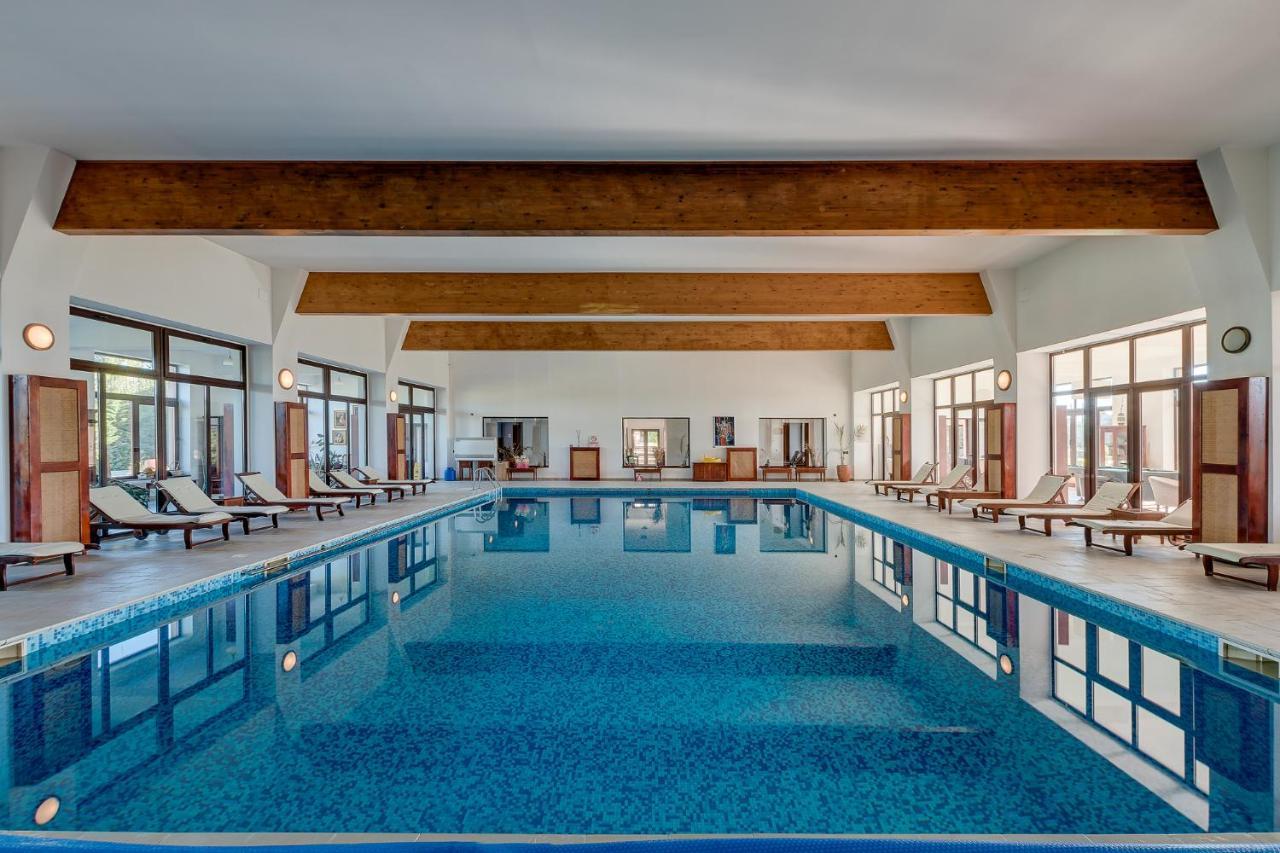 Club Insieme Grand Resort Potlogi Exteriör bild