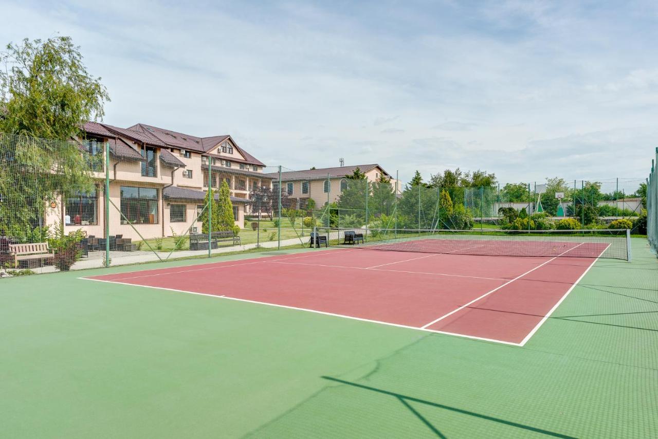 Club Insieme Grand Resort Potlogi Exteriör bild