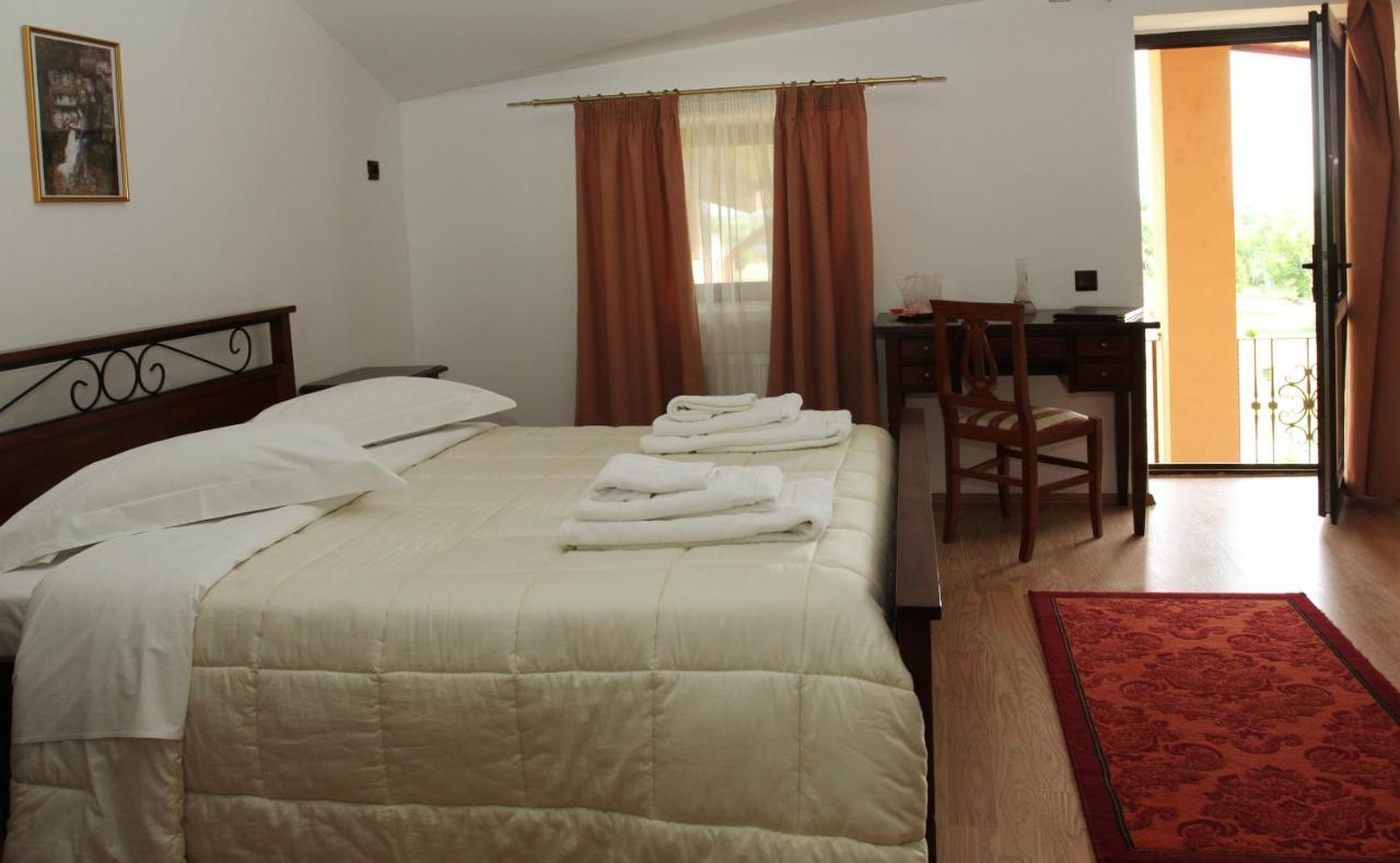 Club Insieme Grand Resort Potlogi Exteriör bild