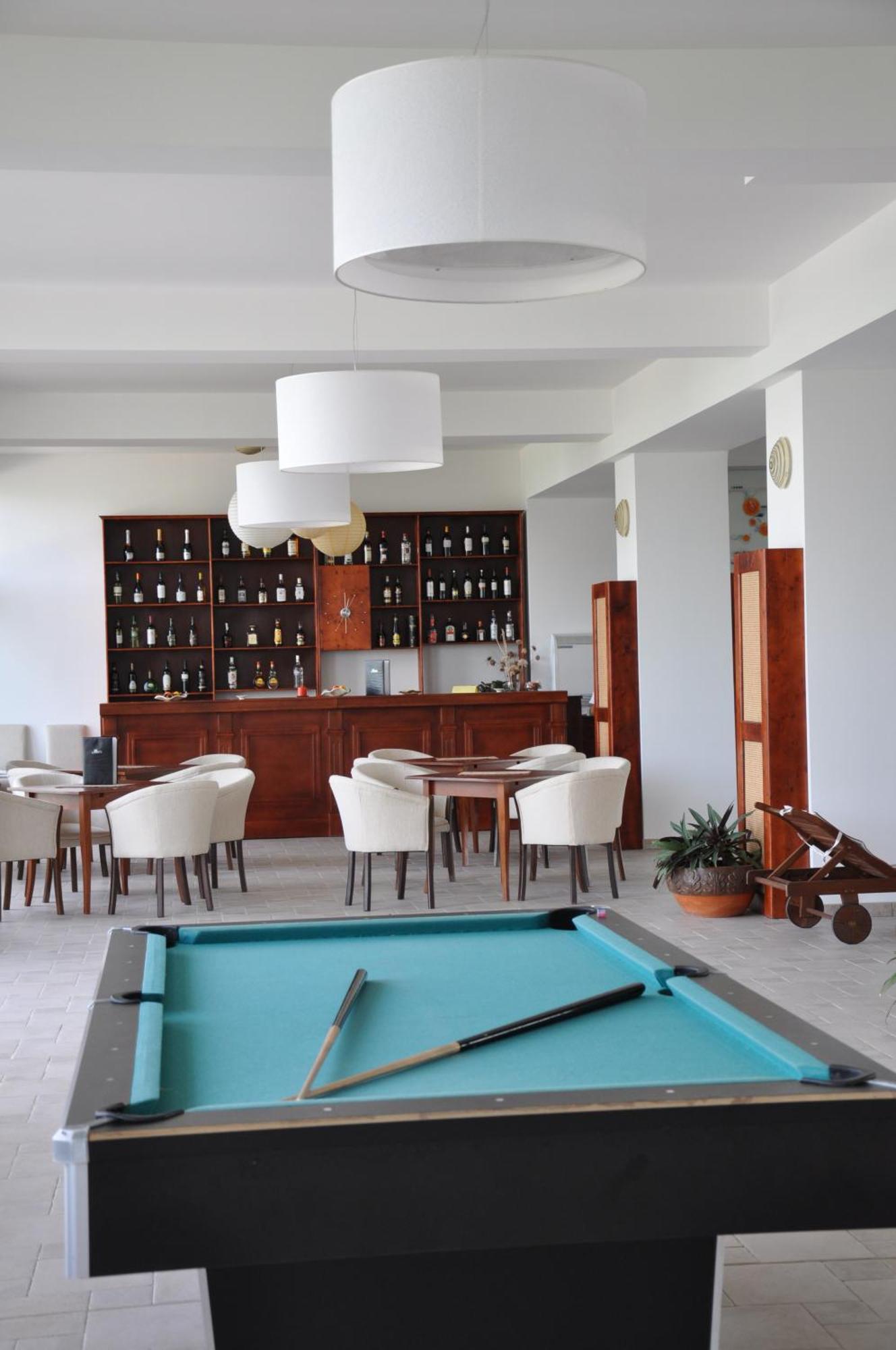 Club Insieme Grand Resort Potlogi Exteriör bild