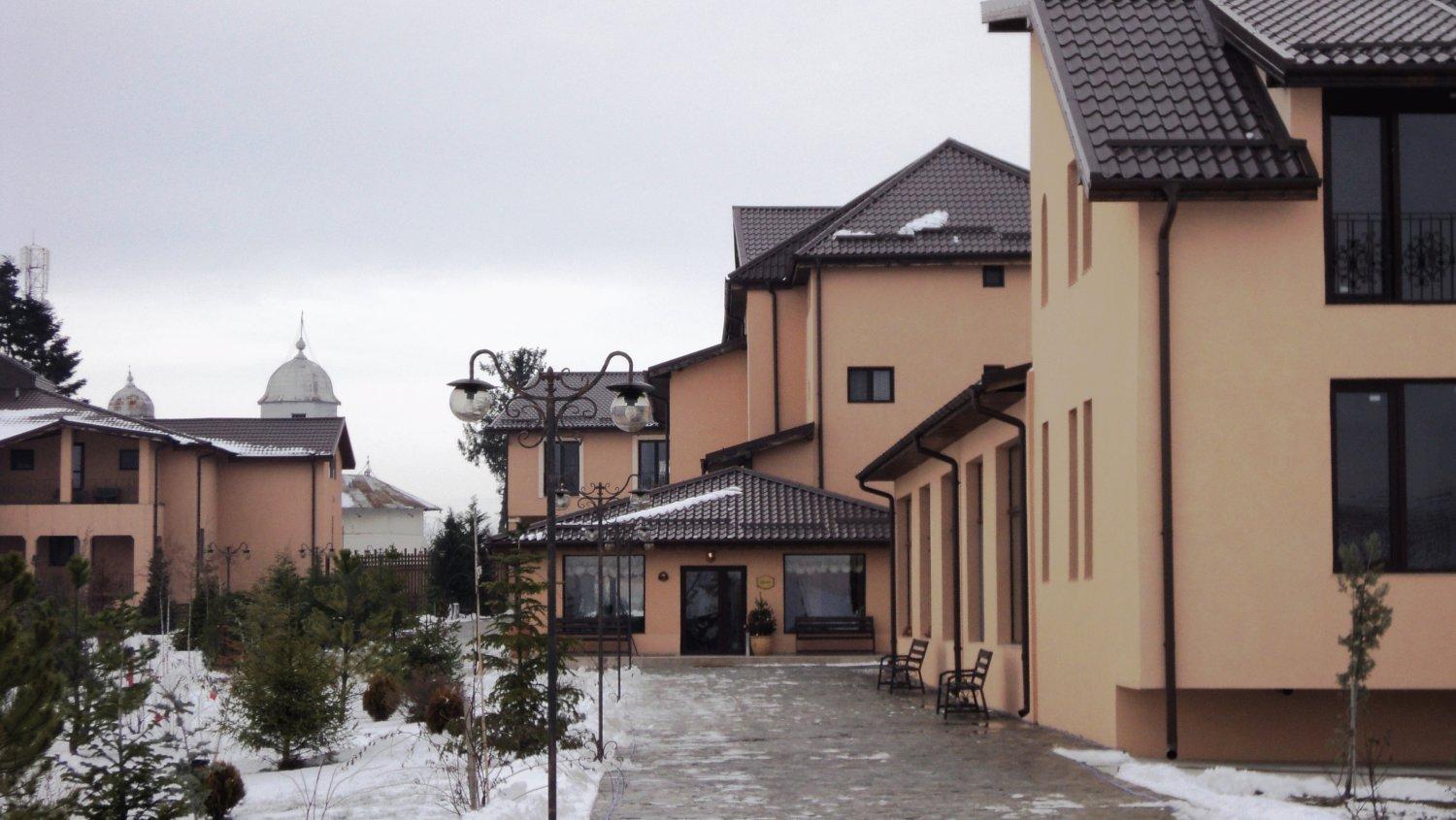 Club Insieme Grand Resort Potlogi Exteriör bild