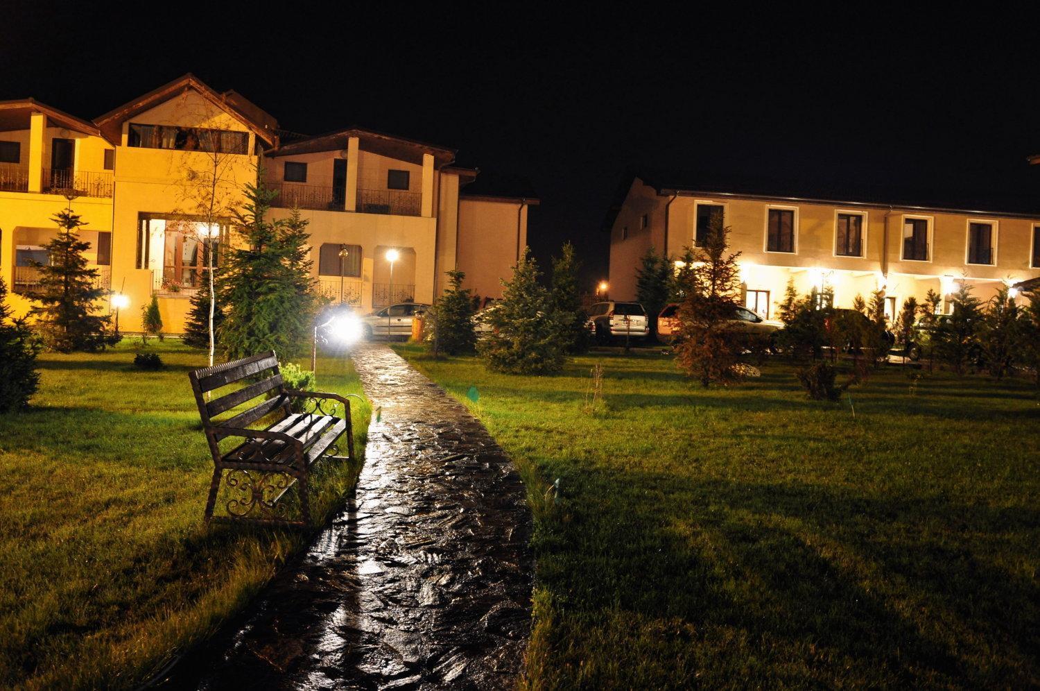 Club Insieme Grand Resort Potlogi Exteriör bild