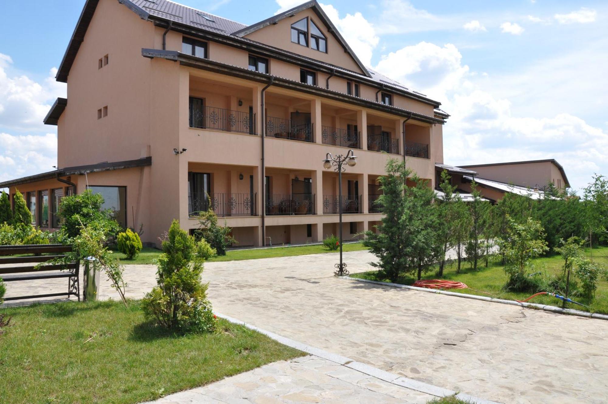 Club Insieme Grand Resort Potlogi Exteriör bild
