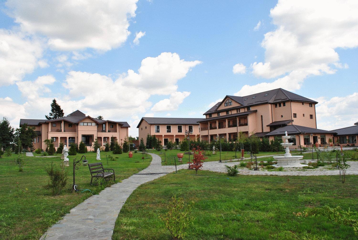 Club Insieme Grand Resort Potlogi Exteriör bild